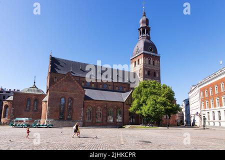 Rigaer Kathedrale, Riga, Lettland; die Kathedrale der Heiligen Maria, eine lutherische Kathedrale, von außen, im Sommer gesehen; Rigas Altstadt, Riga Lettland. Stockfoto