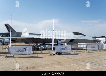 Turk Aerospace Industries TF-X-Modell auf der Farnborough International Airshow 2022. TAI TF-X, ein türkischer Kämpfer, ein Stealth-Jet der fünften Generation Stockfoto