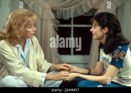 SHIRLEY MACLAINE, Debra Winger, Zuneigung, 1983 Stockfoto