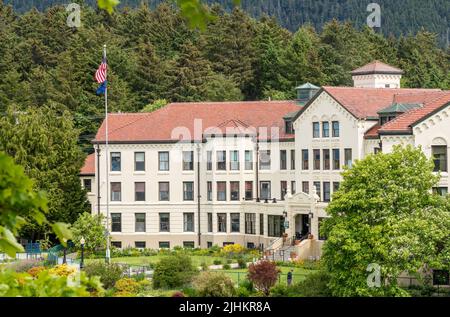 Sitka, AK - 8. Juni 2022: Außenansicht des Seniorenheims Alaska Pioneer in Sitka in Alaska Stockfoto