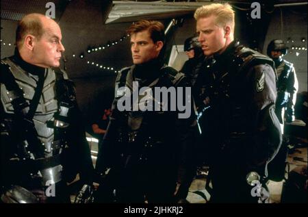 MICHAEL IRONSIDE, Casper Van Dien, JAKE BUSEY, Starship Troopers, 1997 Stockfoto