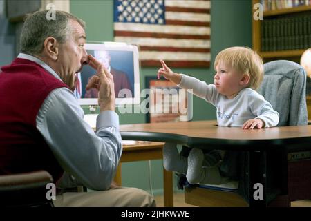 ROBERT DE NIRO, PICKREN, ERFÜLLEN DIE FOCKERS, 2004 Stockfoto