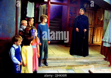 SAM HONYWOOD, JENNIFER RAE DAYKIN, RAPHAEL COLEMAN, ELIZA Bennett, Thomas Sangster, Emma Thompson, NANNY MCPHEE, 2005 Stockfoto