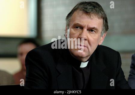 TOM WILKINSON, Der Exorzismus von Emily Rose, 2005 Stockfoto