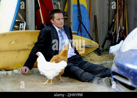 MATTHEW PERRY mit Hühnern, DIE GANZE 10 Yards, 2004 Stockfoto