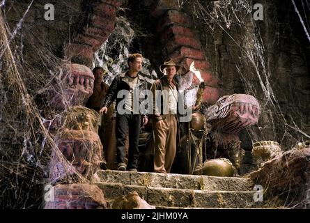 RAY WINSTONE, SHIA LABEOUF, Harrison Ford, INDIANA JONES UND DAS KÖNIGREICH DES KRISTALLSCHÄDELS, 2008 Stockfoto