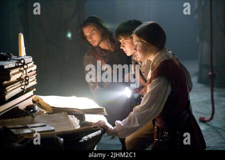 BEN BARNES, Skandar Keynes, Georgie Henley, DIE CHRONIKEN VON NARNIA: Die Reise auf der Morgenröte keltern, 2010 Stockfoto