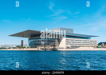 Das Kopenhagener Opernhaus, das nationale Opernhaus Dänemarks und eines der modernsten Opernhäuser der Welt, befindet sich auf der Insel Holmen Stockfoto