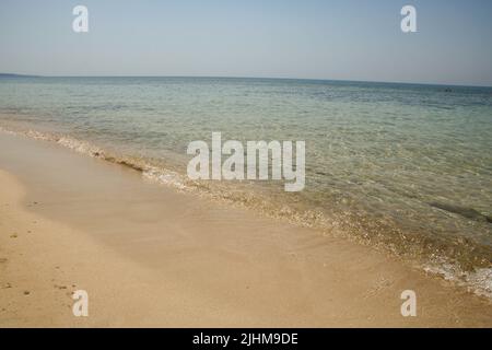 Strandlandschaft in Pescoluse, auch bekannt als Salento Maldives, in der Region Apulien, Italien Stockfoto
