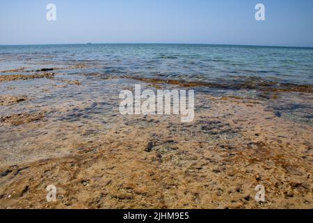 Strandlandschaft in Pescoluse, auch bekannt als Salento Maldives, in der Region Apulien, Italien Stockfoto