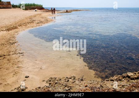 Strandlandschaft in Pescoluse, auch bekannt als Salento Maldives, in der Region Apulien, Italien Stockfoto
