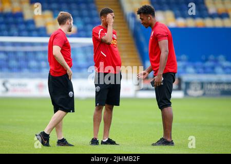 Mansfield, Großbritannien. 19.. Juli 2022. Spieler von Sheffield United inspizieren den Platz in Mansfield, Vereinigtes Königreich am 7/19/2022. (Foto von Ben Early/News Images/Sipa USA) Quelle: SIPA USA/Alamy Live News Stockfoto