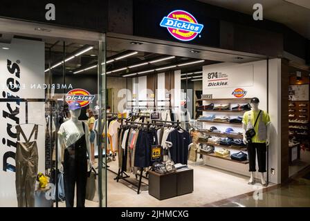 Hongkong, China. 19.. Juli 2022. American Fashion Brand Store Dickies in Hongkong. (Foto von Budrul Chukrut/SOPA Images/Sipa USA) Quelle: SIPA USA/Alamy Live News Stockfoto