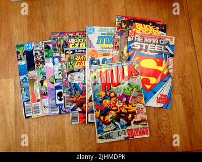 Eine Sammlung von Vintage-Comic-Büchern aus den 1980er Jahren verschiedener Super Heroes. Stockfoto