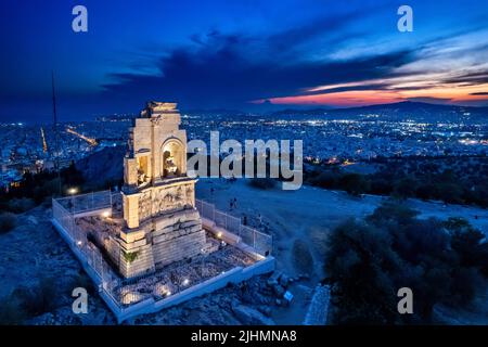 Die Philopappos Denkmal auf Philopappos Hügel, "Gegenteil" von der Akropolis von Athen, Griechenland. Stockfoto