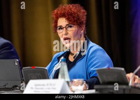 Krakau, Polen. 19.. Juli 2022. Frau Christa SCHWENG, EWSA-Präsidentin, spricht während der Konferenz über Hilfe und Wiederaufbau der Ukraine und ihre europäische Perspektive, die vom Europäischen Wirtschafts- und Sozialausschuss am 19. Juli 2022 im polnischen Kongresszentrum in Krakau organisiert wurde. Insbesondere im Zusammenhang mit dem EU-Beitrittsantrag. (Foto von Dominika Zarzycka/Sipa USA) Quelle: SIPA USA/Alamy Live News Stockfoto