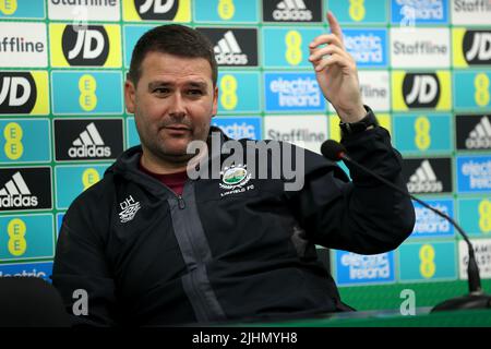 Linfield-Manager David Healy blickt auf eine Pressekonferenz nach der UEFA Champions League, der zweiten Qualifikationsrunde und dem ersten Beinspiel im Windsor Park, Belfast, zurück. Bilddatum: Dienstag, 19. Juli 2022. Stockfoto