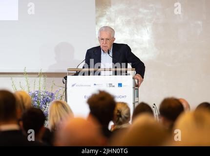 München, Deutschland. 16.. Juni 2022. Der ehemalige italienische Premierminister Mario Monti am XI Internationaler Kongress Europa in Bewegung? - Neue Ideen zur Förderung von Freiheit und Wohlstand in einer sich wandelnden Weltordnung der Hanns Martin Scheleyer Stiftung am 16. Juni 2022 in München, Deutschland. (Foto: Alexander Pohl/Sipa USA) Quelle: SIPA USA/Alamy Live News Stockfoto