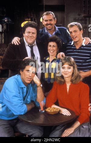 TED DANSON, SHELLEY LONG, George Wendt, Rhea Perlman, Woody Harrelson, John RATZENBERGER, CHEERS, 1982 Stockfoto