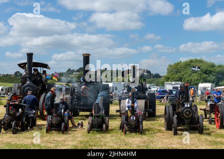 West Bay.Dorset.Vereinigtes Königreich.Juni 12. 2022.Eine Auswahl an Miniatur- und Vollformat-Triebwerken wird auf der West Bay Vintage ral ausgestellt Stockfoto