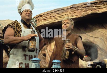 JOHN GOODMAN, Rick Moranis, die FLINTSTONES, 1994 Stockfoto