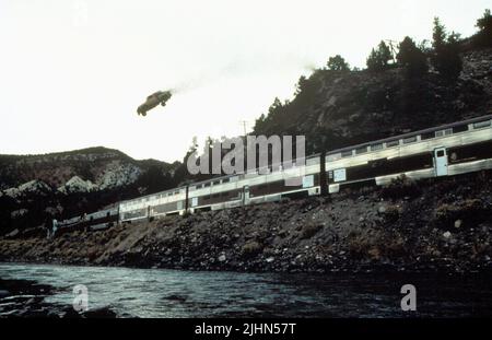 AUTO SPRINGT ÜBER ZUG, UNTER BELAGERER 2: DUNKLES TERRITORIUM, 1995 Stockfoto