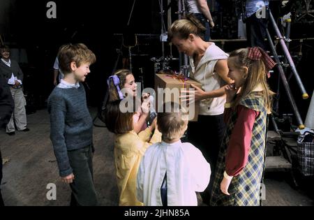 THOMAS SANGSTER, SAM HONYWOOD, Emma Thompson, ELIZA Bennett, HOLLY GIBBS, JENNIFER RAE DAYKIN, NANNY MCPHEE, 2005 Stockfoto