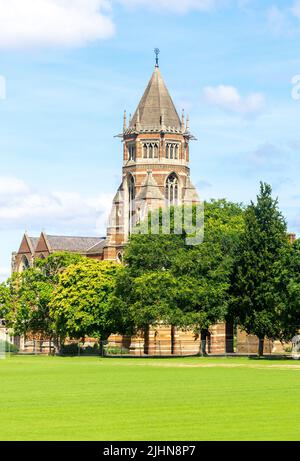 Die Kapelle und Sportplätze, Rugby School, Lawrence Sheriff Street, Rugby, Warwickshire, England, Vereinigtes Königreich Stockfoto