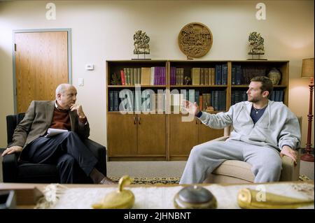 ANUPAM KHER, Bradley Cooper, SILBERSTREIFEN PLAYBOOK, 2012 Stockfoto