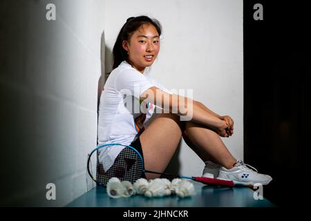 ARNHEM, NIEDERLANDE - 19. JULI: Badmintonspielerin Flora Wang posiert während einer Fotosession im Nationaal Sportcentrum Papendal am 19. Juli 2022 in Arnhem, Niederlande (Foto: Rene Nijhuis/Orange Picches) Stockfoto