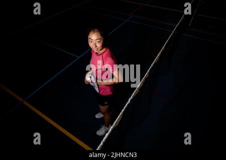 ARNHEM, NIEDERLANDE - 19. JULI: Badmintonspielerin Flora Wang posiert während einer Fotosession im Nationaal Sportcentrum Papendal am 19. Juli 2022 in Arnhem, Niederlande (Foto: Rene Nijhuis/Orange Picches) Stockfoto