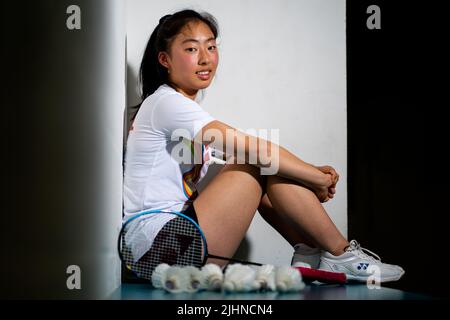 ARNHEM, NIEDERLANDE - 19. JULI: Badmintonspielerin Flora Wang posiert während einer Fotosession im Nationaal Sportcentrum Papendal am 19. Juli 2022 in Arnhem, Niederlande (Foto: Rene Nijhuis/Orange Picches) Stockfoto