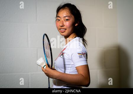 ARNHEM, NIEDERLANDE - 19. JULI: Badmintonspielerin Flora Wang posiert während einer Fotosession im Nationaal Sportcentrum Papendal am 19. Juli 2022 in Arnhem, Niederlande (Foto: Rene Nijhuis/Orange Picches) Stockfoto