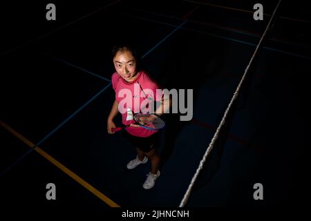 ARNHEM, NIEDERLANDE - 19. JULI: Badmintonspielerin Flora Wang posiert während einer Fotosession im Nationaal Sportcentrum Papendal am 19. Juli 2022 in Arnhem, Niederlande (Foto: Rene Nijhuis/Orange Picches) Stockfoto