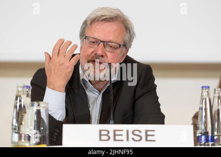 München, Deutschland. 16.. Juni 2022. Dr. Marc Beise am XI. Internationaler Kongress Europa in Bewegung? - Neue Ideen zur Förderung von Freiheit und Wohlstand in einer sich wandelnden Weltordnung der Hanns Martin Scheleyer Stiftung am 16. Juni 2022 in München, Deutschland. (Foto: Alexander Pohl/Sipa USA) Quelle: SIPA USA/Alamy Live News Stockfoto