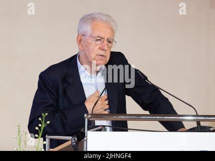 München, Deutschland. 16.. Juni 2022. Der ehemalige italienische Premierminister Mario Monti am XI Internationaler Kongress Europa in Bewegung? - Neue Ideen zur Förderung von Freiheit und Wohlstand in einer sich wandelnden Weltordnung der Hanns Martin Scheleyer Stiftung am 16. Juni 2022 in München, Deutschland. (Foto: Alexander Pohl/Sipa USA) Quelle: SIPA USA/Alamy Live News Stockfoto