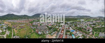 Panoramaansicht Luftaufnahme des Kathu Distrikts Phuket Thailand von der Drone Kamera Hochwinkelansicht Stockfoto