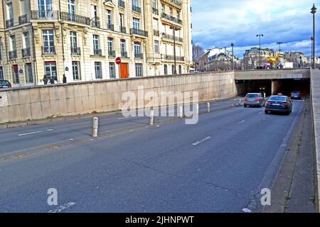 Liberty Flame, Pont D'Alma, Paris, Frankreich. Der Tunnel unter dem Denkmal war der Ort, an dem Lady Diana einen tödlichen Autounfall hatte. Inoffizielles Denkmal. Stockfoto