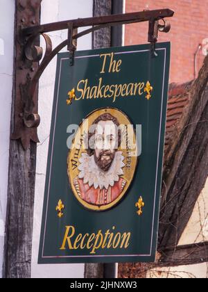 Das Shakespeare-Empfangsschild im Shakespeare Hotel in Stratford-upon-Avon, Warwickshire, England, Großbritannien. Stockfoto