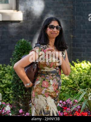 London, England, Großbritannien. 19.. Juli 2022. Die Generalanwältin für England und Wales, SUELLA BRAVERMAN, verlässt nach einer Kabinettssitzung die Downing Street 10. (Bild: © Tayfun Salci/ZUMA Press Wire) Stockfoto