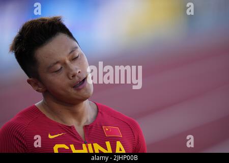 Eugene, USA. 19.. Juli 2022. Xie Zhenye aus China reagiert nach dem Halbfinale der Männer 200m bei den Leichtathletik-Weltmeisterschaften Oregon22 in Eugene, Oregon, USA, 19. Juli 2022. Quelle: Wang Ying/Xinhua/Alamy Live News Stockfoto