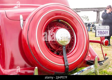 Rückseite einer 1936 Ford V8 Deluxe Fordor Trunk Touring Sedan. Stockfoto