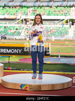 Eugene, Oregon USA am 19.. Juli 2022. Laura Muir (GB&NI) Bronzemedaillenzeremonie am fünften Tag bei den Leichtathletik-Weltmeisterschaften, Hayward Field, Eugene, Oregon, USA, am 19.. Juli 2022. Foto von Gary Mitchell/Alamy Live News Credit: Gary Mitchell, GMP Media/Alamy Live News Stockfoto