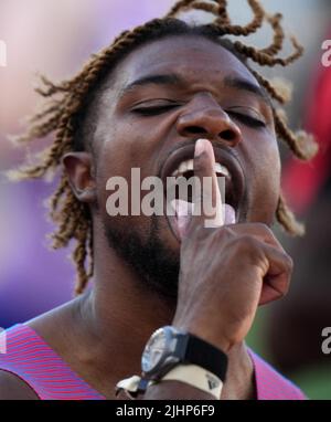 Eugene, USA. 19.. Juli 2022. Noah Lyles aus den Vereinigten Staaten feiert während des Halbfinales der Männer 200m bei den Leichtathletik-Weltmeisterschaften Oregon22 in Eugene, Oregon, USA, 19. Juli 2022. Quelle: Wang Ying/Xinhua/Alamy Live News Stockfoto