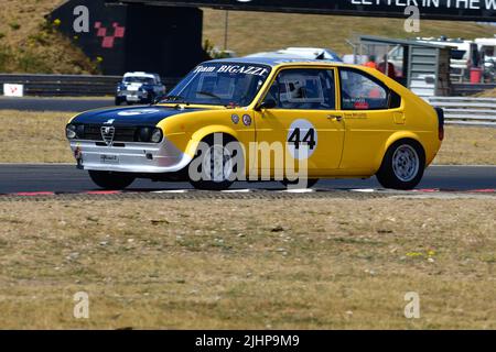 Mike Thorne, Alfa Romeo Alfasud Ti, HRDC Classic Alfa Challenge für 750 - 116 Alfa Romeos, Eine einzigartige Rennserie für Classic und Historic Alfa’s von t Stockfoto