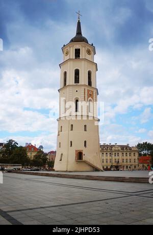 Aussichtsturm im Zentrum einer europäischen Stadt Stockfoto