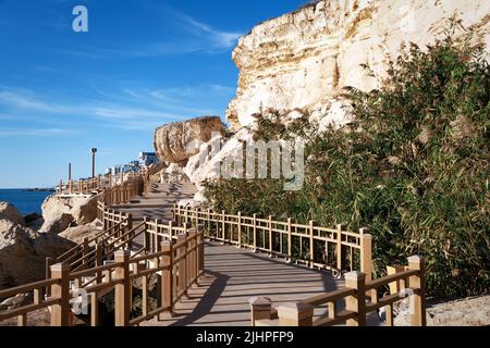 Küste des Kaspischen Meeres. Rock Trail. Kasachstan. Aktau. 10 Oktober 2019 Jahr. Stockfoto