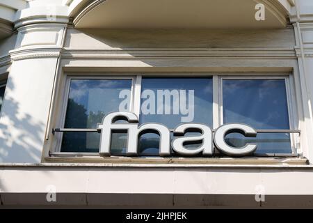 Bordeaux , Aquitaine Frankreich - 07 14 2022 : fnac-Logo Markenladen und Textschild kulturellen elektronischen Shop Stockfoto