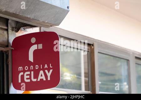 Bordeaux , Aquitaine Frankreich - 07 14 2022 : mondial Relay Logo Marke und Text Zeichen auf Shop Fassade Versand Stockfoto