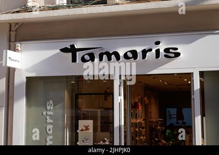 Bordeaux , Aquitaine Frankreich - 07 01 2022 : tamaris Boutique Markenlogo und Signaltext auf Fassadeneingang Mode Front Store Stockfoto